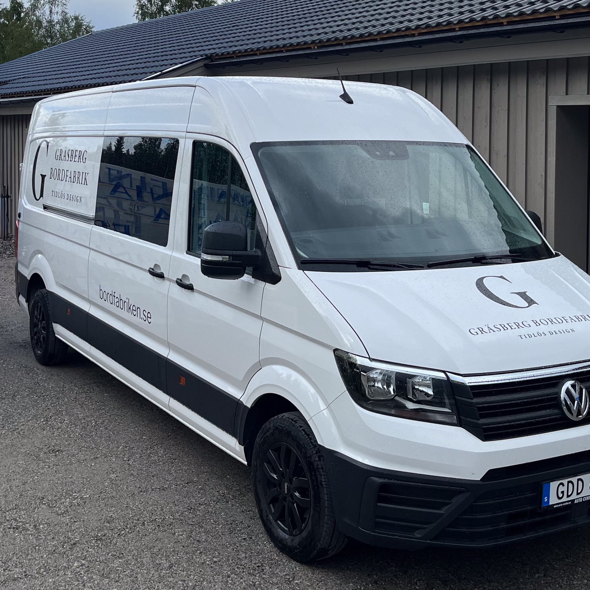 Gräsberg Bordfabriks leveransbil för hemleverans i hela Sverige