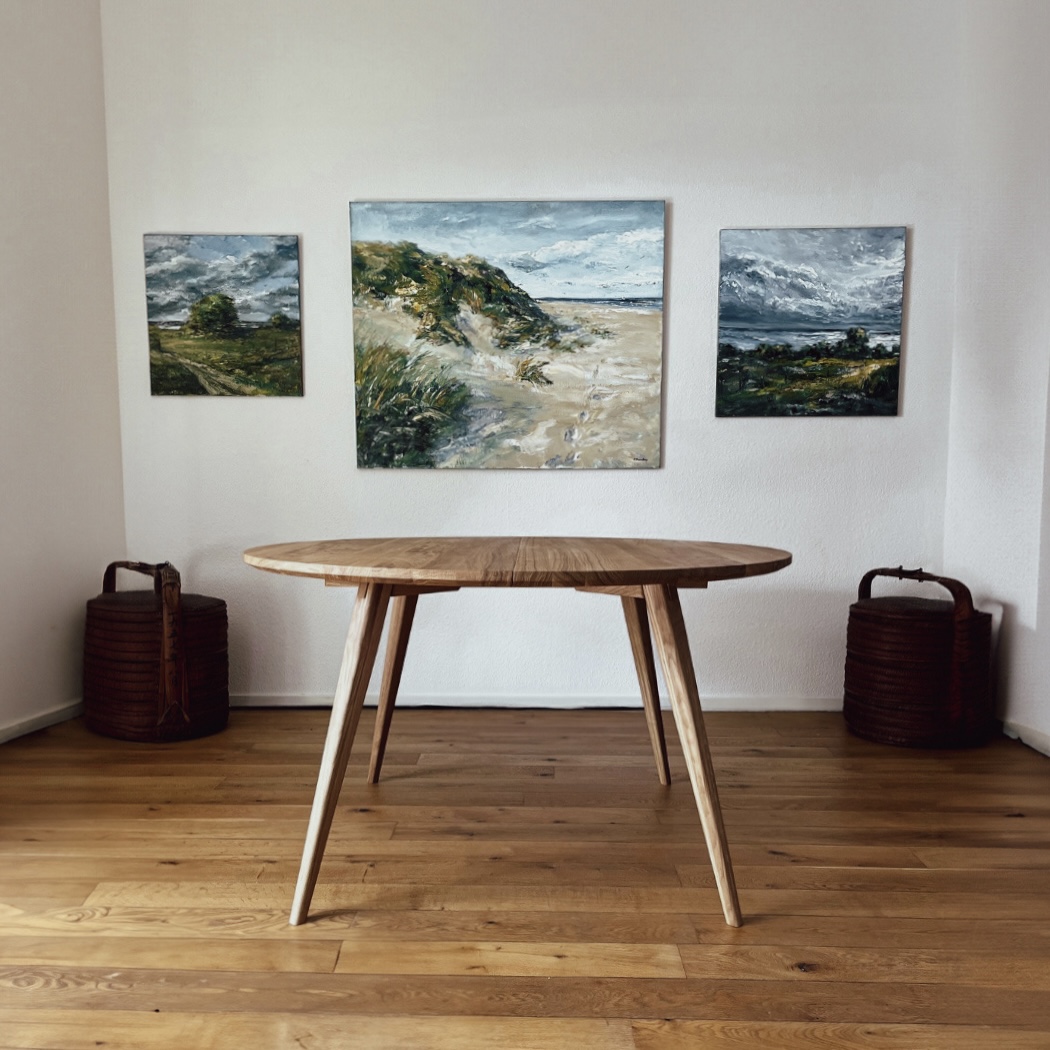 Runt matbord med iläggsskivor