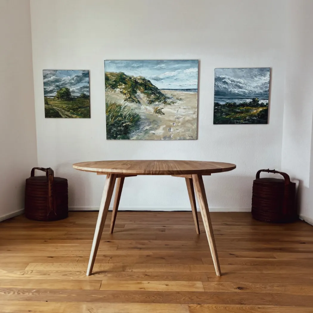 Runt matbord med iläggsskivor