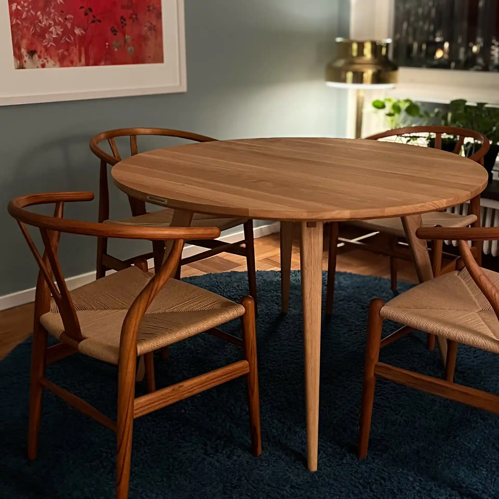 Runt-matbord-med-iläggsskivor