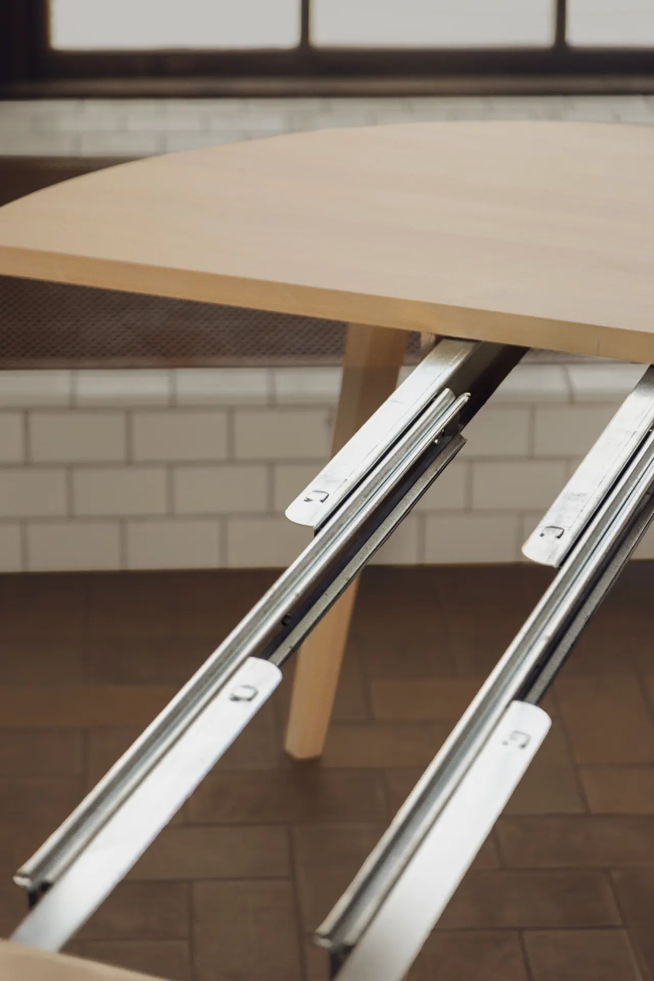 Runt-matbord-med-iläggsskivor