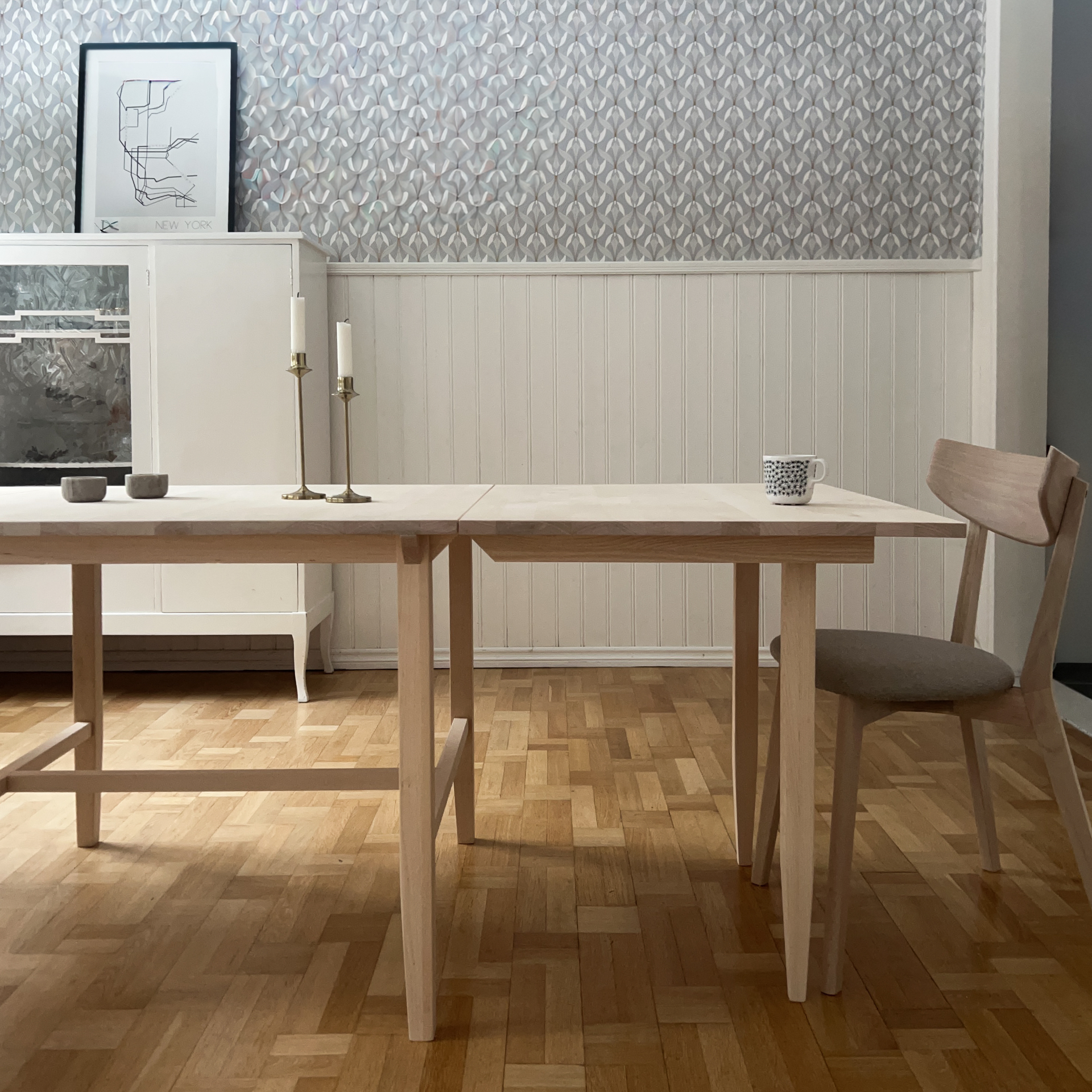 Skandinaviskt matbord i massiv ek